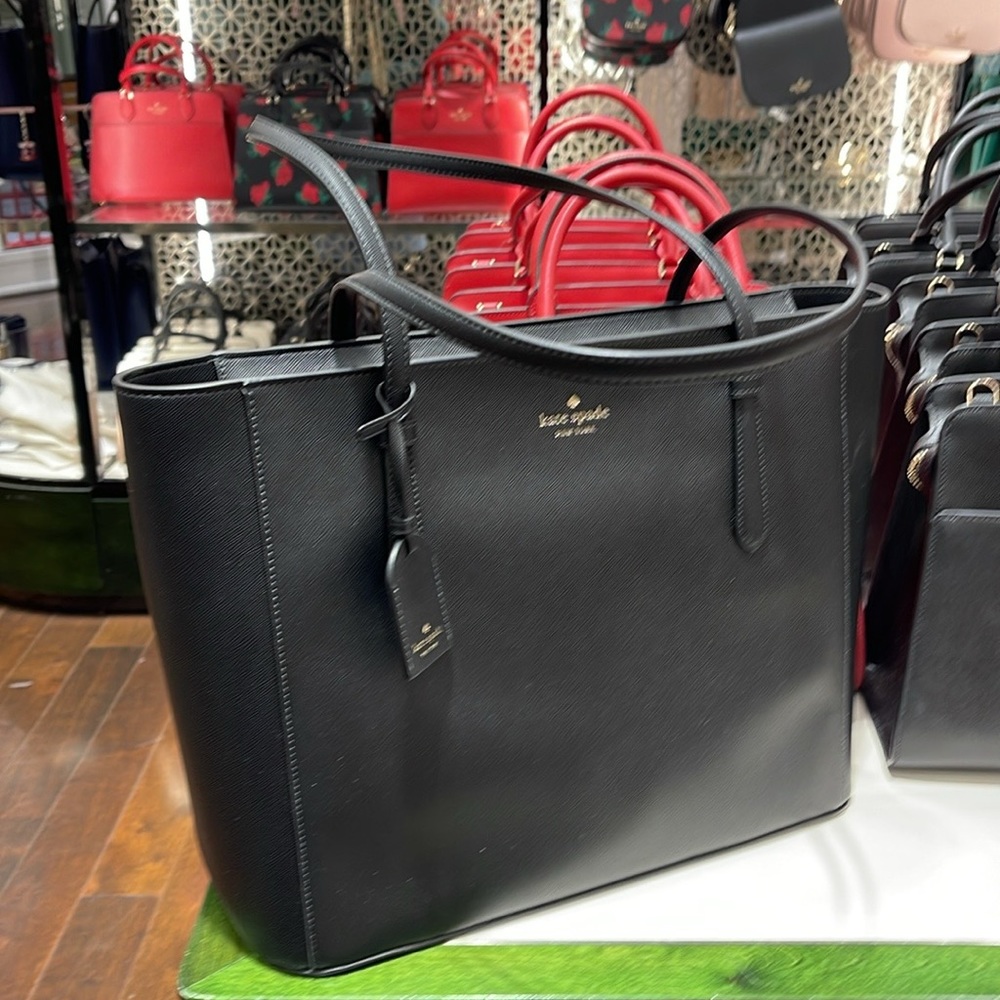 Kate Spade Schuyler Medium Tote
COLOR:
Black
NWT - Picture 6 of 16